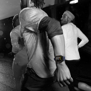 ساعة ابل الترا 2 الخلوية + جي بي اس مقاس 49 مم بهيكل أسود التيتانيوم مع سوار ميلانيزي التيتانيوم الأسود - وسط image 6