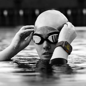 ساعة ابل الترا 2 الخلوية + جي بي اس مقاس 49 مم بهيكل أسود التيتانيوم مع سوار ميلانيزي التيتانيوم الأسود - وسط image 7